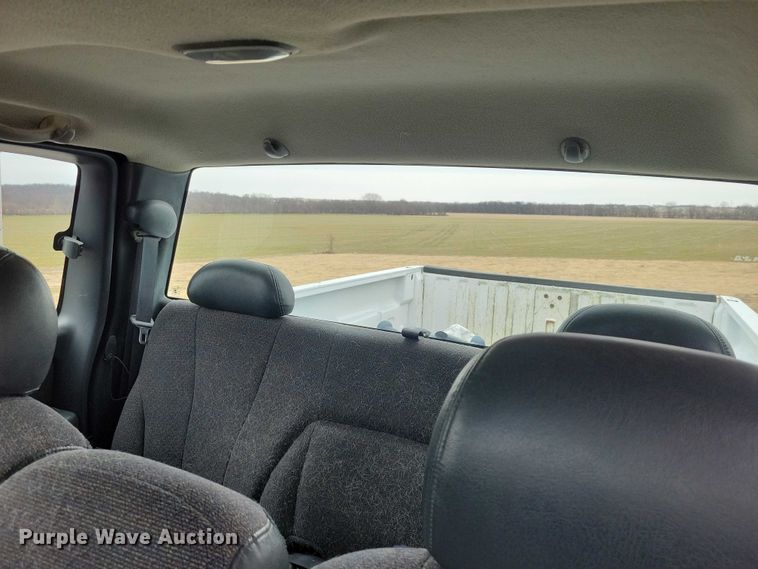 image for item NK9889 2002 Chevrolet  Silverado 2500HD Ext. Cab pickup truck