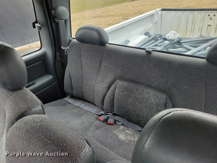 image for item NK9889 2002 Chevrolet  Silverado 2500HD Ext. Cab pickup truck