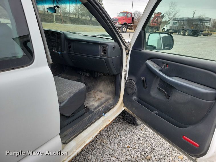 image for item NK9889 2002 Chevrolet  Silverado 2500HD Ext. Cab pickup truck