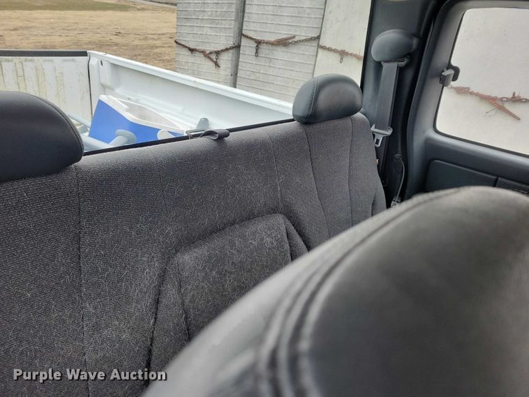 image for item NK9889 2002 Chevrolet  Silverado 2500HD Ext. Cab pickup truck