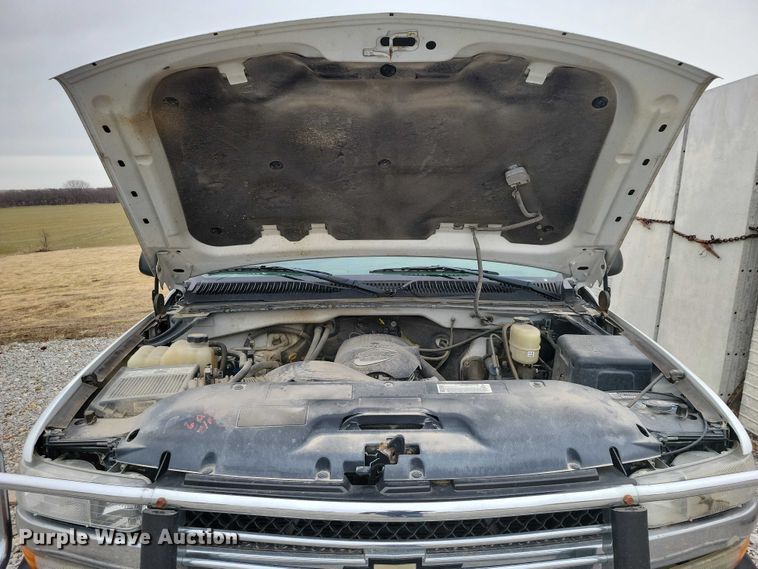 image for item NK9889 2002 Chevrolet  Silverado 2500HD Ext. Cab pickup truck