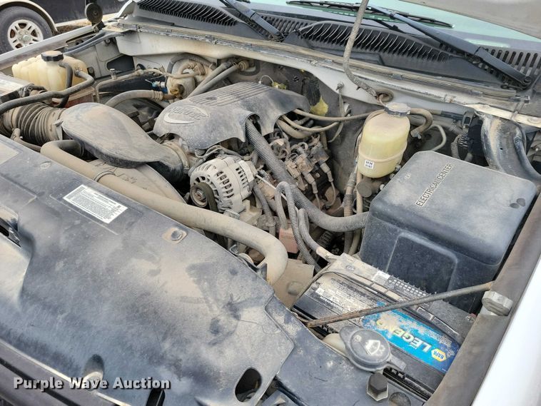 image for item NK9889 2002 Chevrolet  Silverado 2500HD Ext. Cab pickup truck