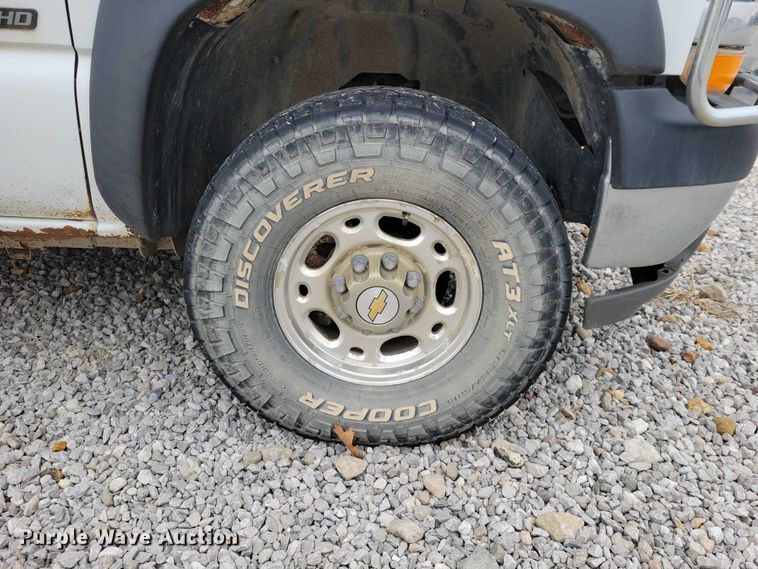 image for item NK9889 2002 Chevrolet  Silverado 2500HD Ext. Cab pickup truck