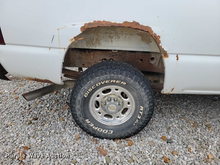 image for item NK9889 2002 Chevrolet  Silverado 2500HD Ext. Cab pickup truck