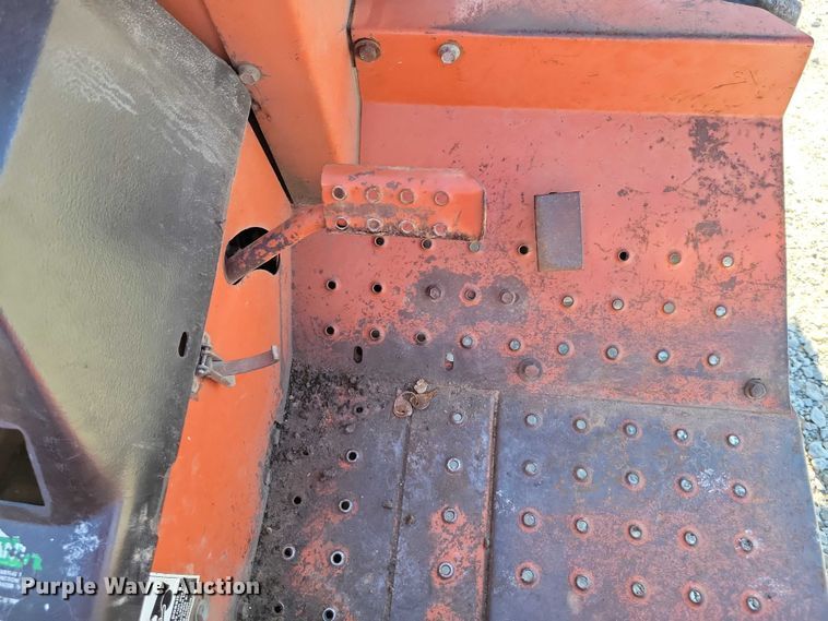 image for item NK9909 1987 Ditch Witch 2310 trencher