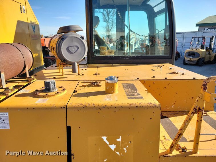 image for item NK9910 2008 Morooka MST-1500VD track carrier with Vermeer VX50-500 vacuum excavator