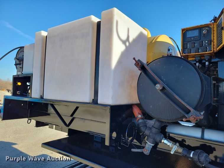 image for item NK9910 2008 Morooka MST-1500VD track carrier with Vermeer VX50-500 vacuum excavator