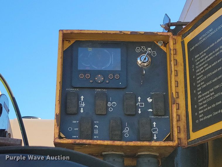 image for item NK9910 2008 Morooka MST-1500VD track carrier with Vermeer VX50-500 vacuum excavator