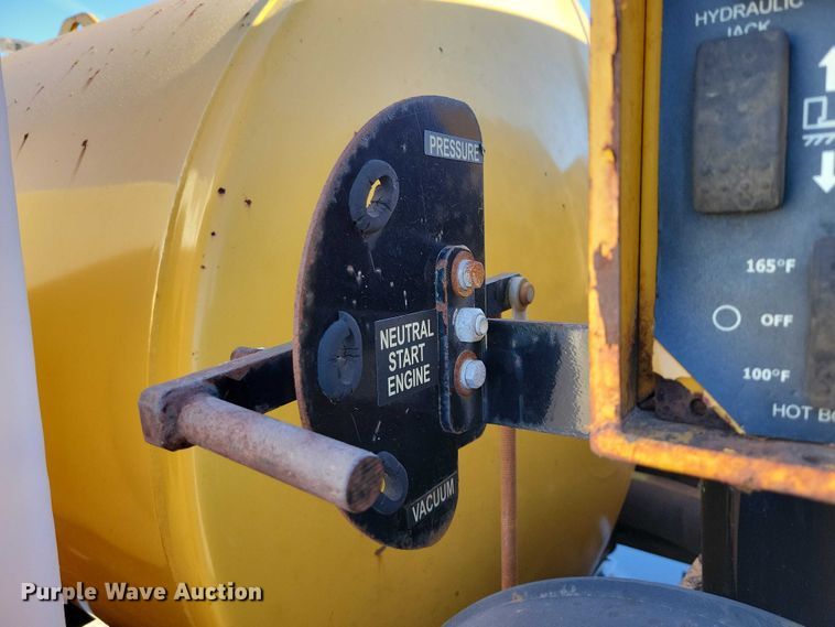 image for item NK9910 2008 Morooka MST-1500VD track carrier with Vermeer VX50-500 vacuum excavator