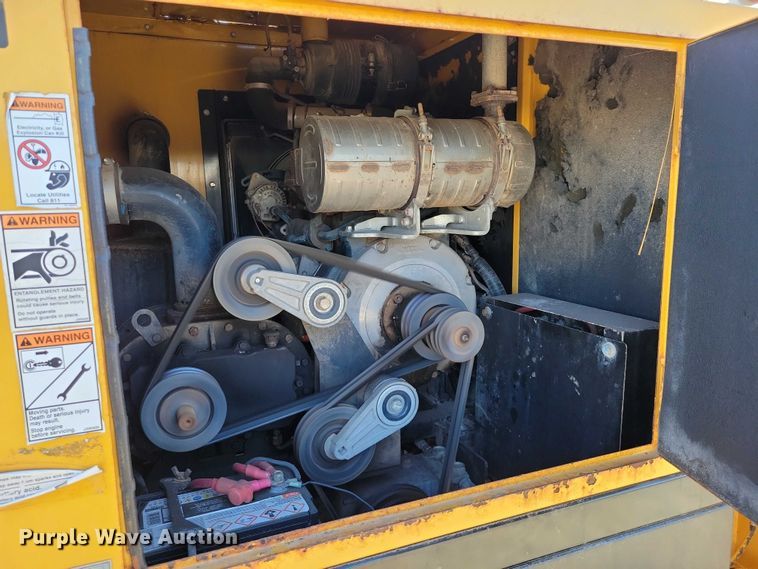 image for item NK9910 2008 Morooka MST-1500VD track carrier with Vermeer VX50-500 vacuum excavator