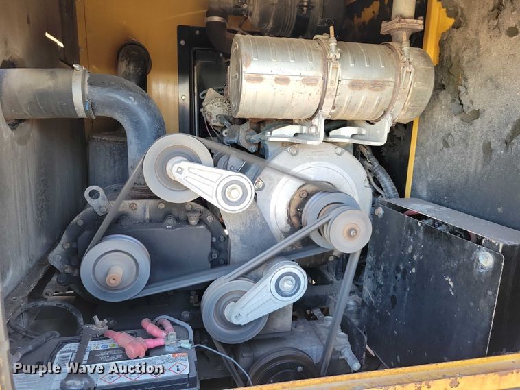 image for item NK9910 2008 Morooka MST-1500VD track carrier with Vermeer VX50-500 vacuum excavator