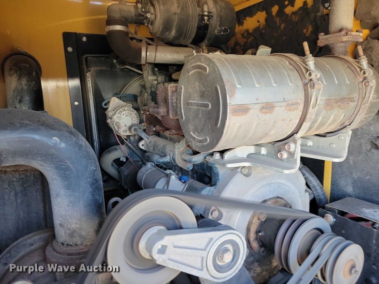 image for item NK9910 2008 Morooka MST-1500VD track carrier with Vermeer VX50-500 vacuum excavator