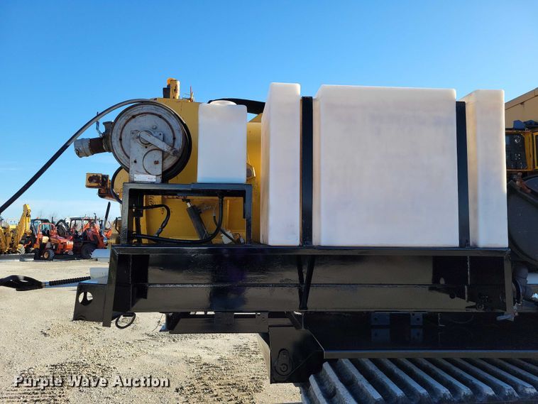 image for item NK9910 2008 Morooka MST-1500VD track carrier with Vermeer VX50-500 vacuum excavator