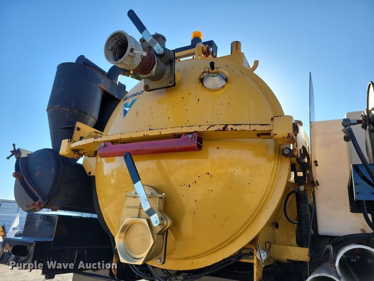 image for item NK9910 2008 Morooka MST-1500VD track carrier with Vermeer VX50-500 vacuum excavator