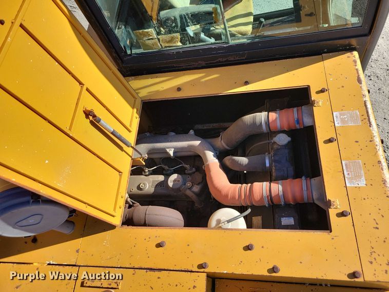 image for item NK9910 2008 Morooka MST-1500VD track carrier with Vermeer VX50-500 vacuum excavator