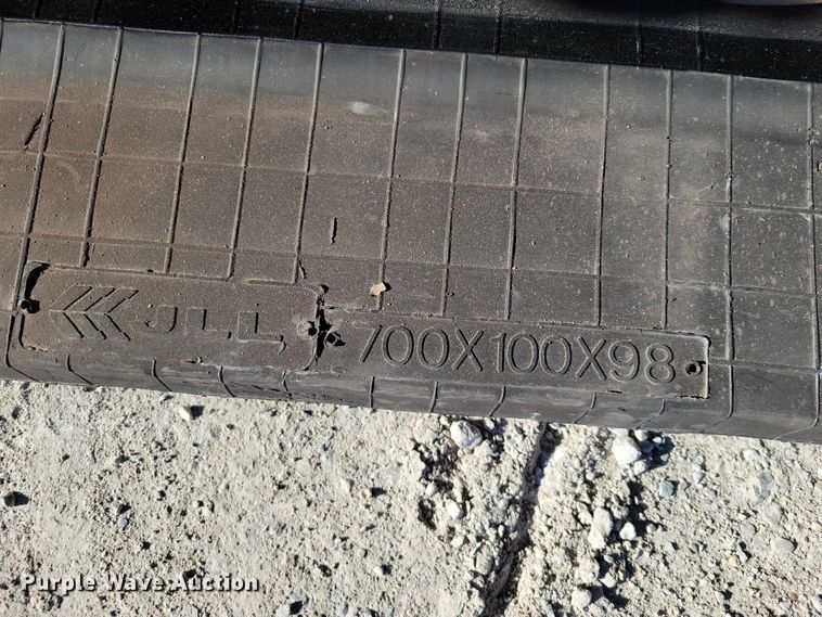 image for item NK9910 2008 Morooka MST-1500VD track carrier with Vermeer VX50-500 vacuum excavator