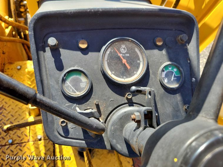 image for item NK9914 1979 John Deere  310AD backhoe