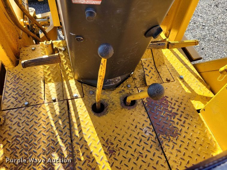 image for item NK9914 1979 John Deere  310AD backhoe