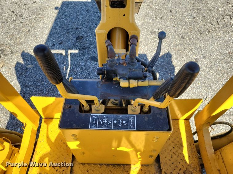 image for item NK9914 1979 John Deere  310AD backhoe