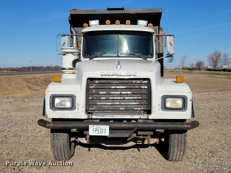 image for item NK9918 1999 Mack RD688S dump truck