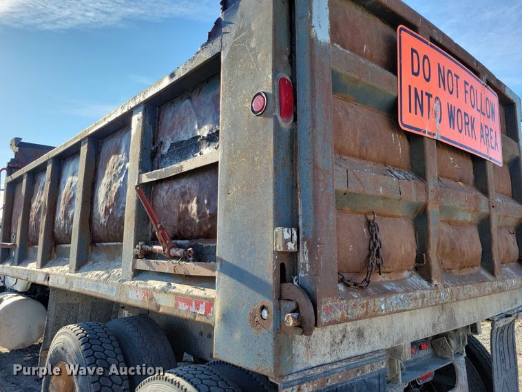 image for item NK9918 1999 Mack RD688S dump truck