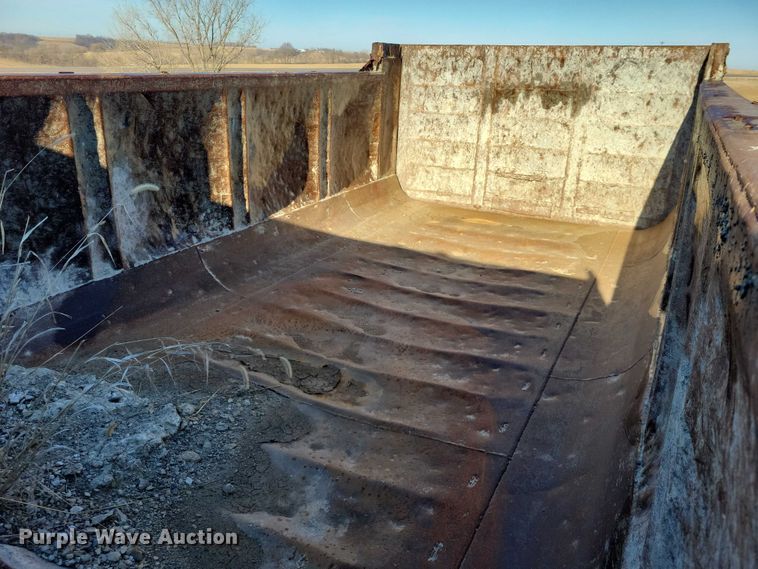 image for item NK9918 1999 Mack RD688S dump truck