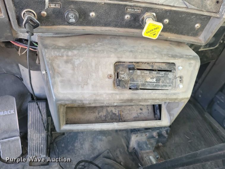 image for item NK9918 1999 Mack RD688S dump truck