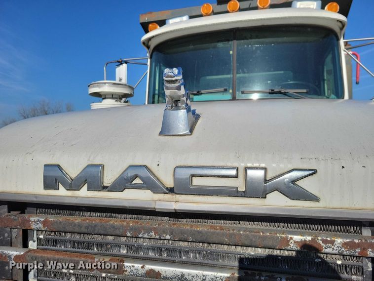 image for item NK9918 1999 Mack RD688S dump truck
