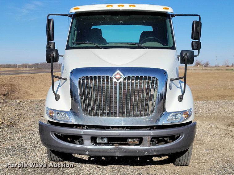 image for item NK9919 2016 International 8600 semi truck