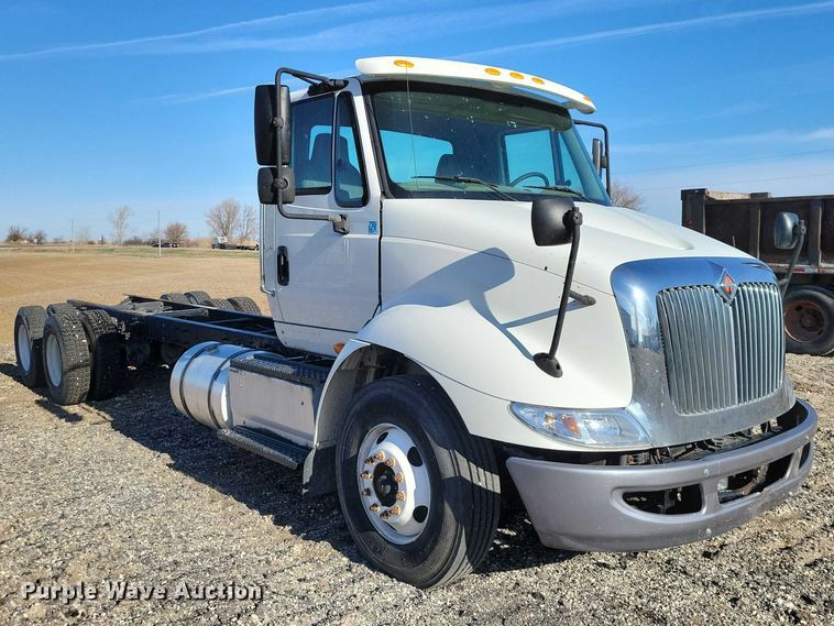 image for item NK9919 2016 International 8600 semi truck