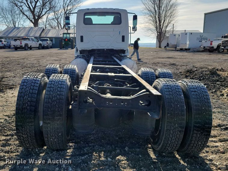 image for item NK9919 2016 International 8600 semi truck