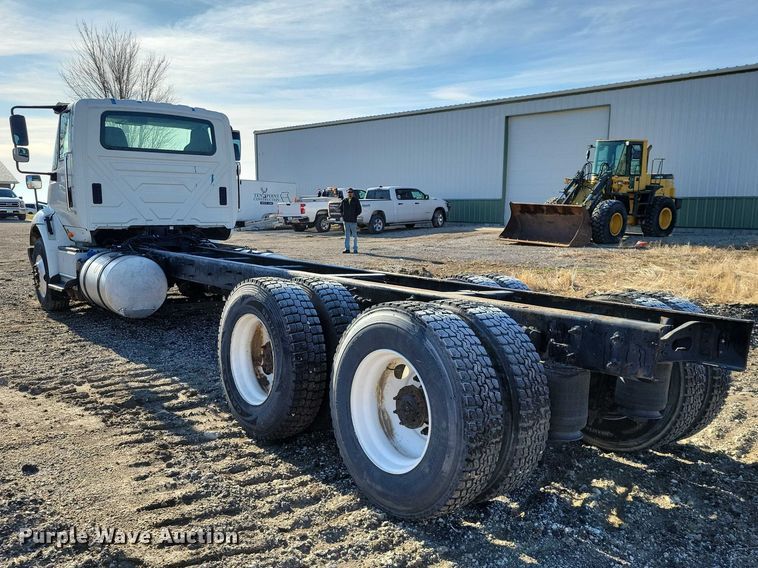 image for item NK9919 2016 International 8600 semi truck