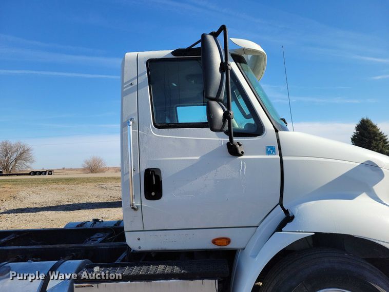 image for item NK9919 2016 International 8600 semi truck