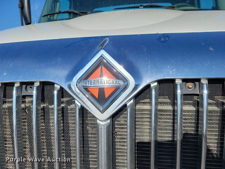 image for item NK9919 2016 International 8600 semi truck