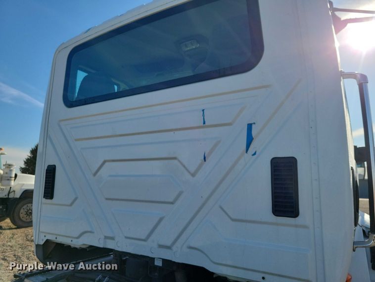 image for item NK9919 2016 International 8600 semi truck