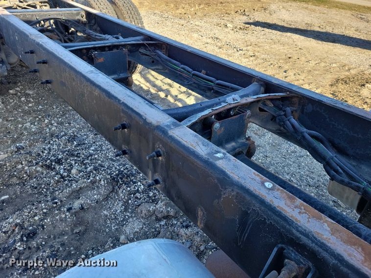 image for item NK9919 2016 International 8600 semi truck