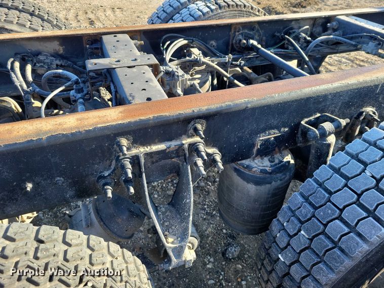 image for item NK9919 2016 International 8600 semi truck