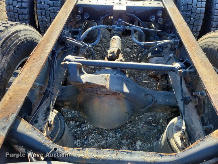 image for item NK9919 2016 International 8600 semi truck