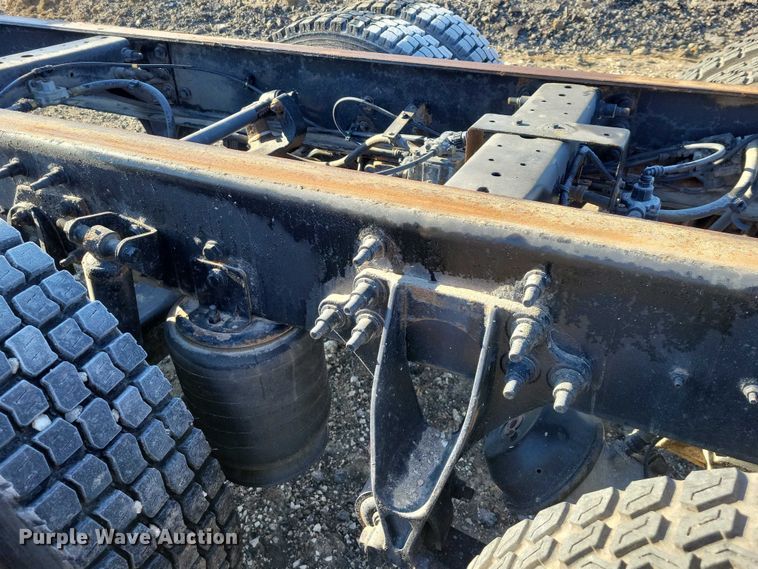 image for item NK9919 2016 International 8600 semi truck