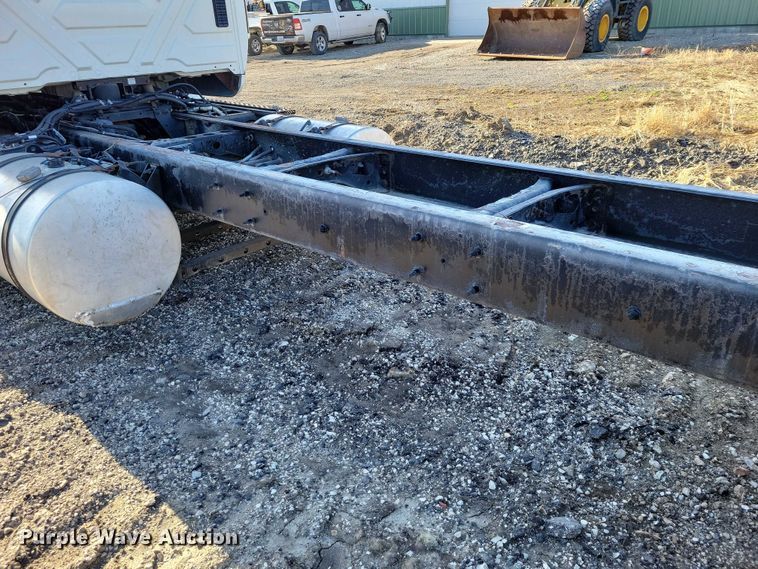 image for item NK9919 2016 International 8600 semi truck