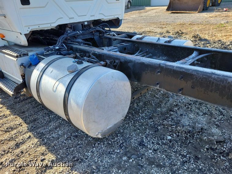 image for item NK9919 2016 International 8600 semi truck