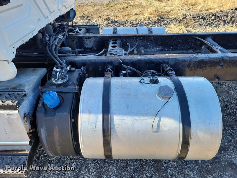 image for item NK9919 2016 International 8600 semi truck