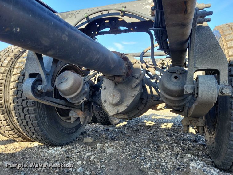 image for item NK9919 2016 International 8600 semi truck