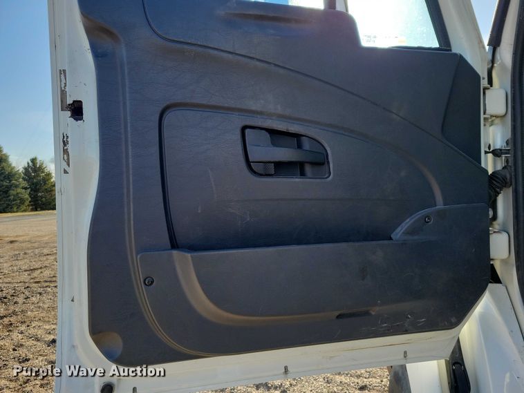 image for item NK9919 2016 International 8600 semi truck