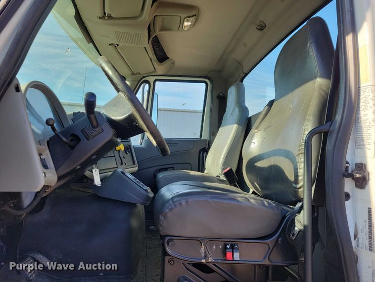 image for item NK9919 2016 International 8600 semi truck