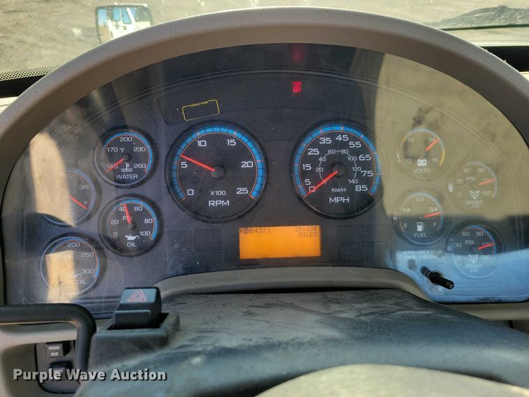 image for item NK9919 2016 International 8600 semi truck