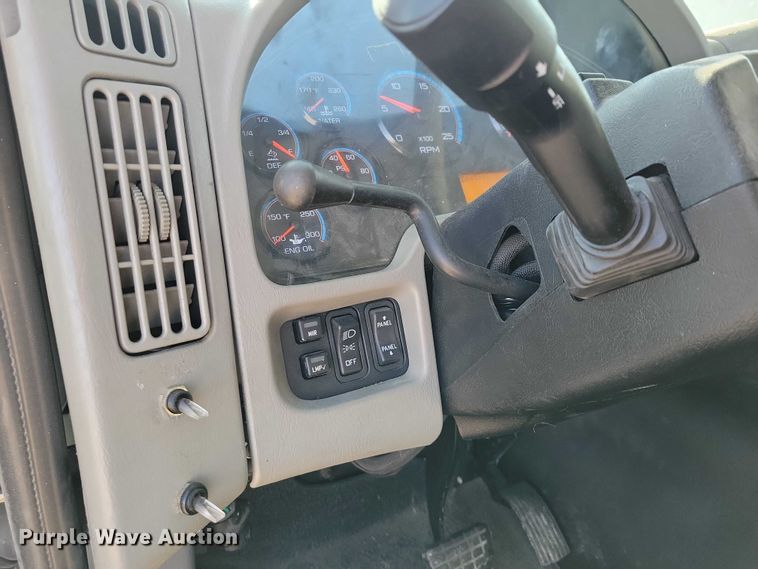 image for item NK9919 2016 International 8600 semi truck