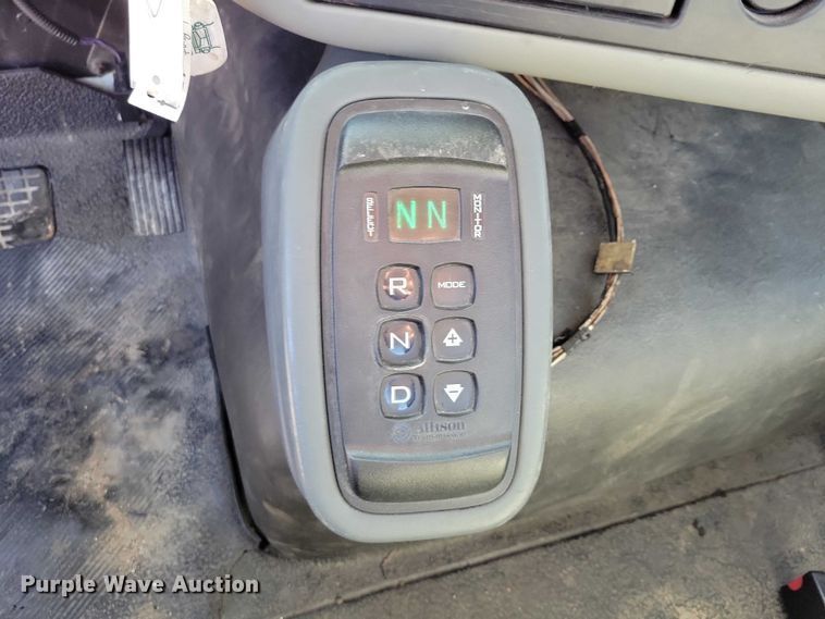 image for item NK9919 2016 International 8600 semi truck