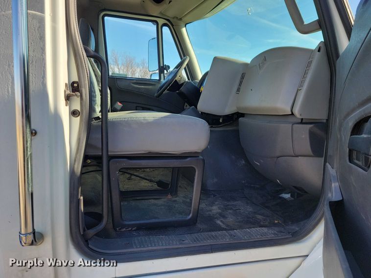 image for item NK9919 2016 International 8600 semi truck