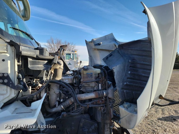 image for item NK9919 2016 International 8600 semi truck